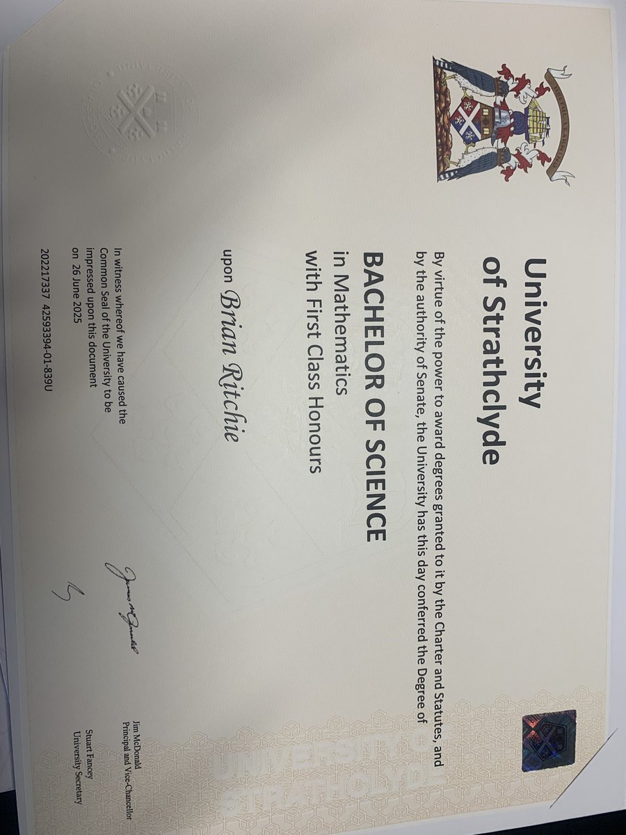 kr_stargazer's tweet photo. Proud mum x @UniStrathclyde  @HolyroodSec @StFillansPS https://t.co/4rGgPe85CD