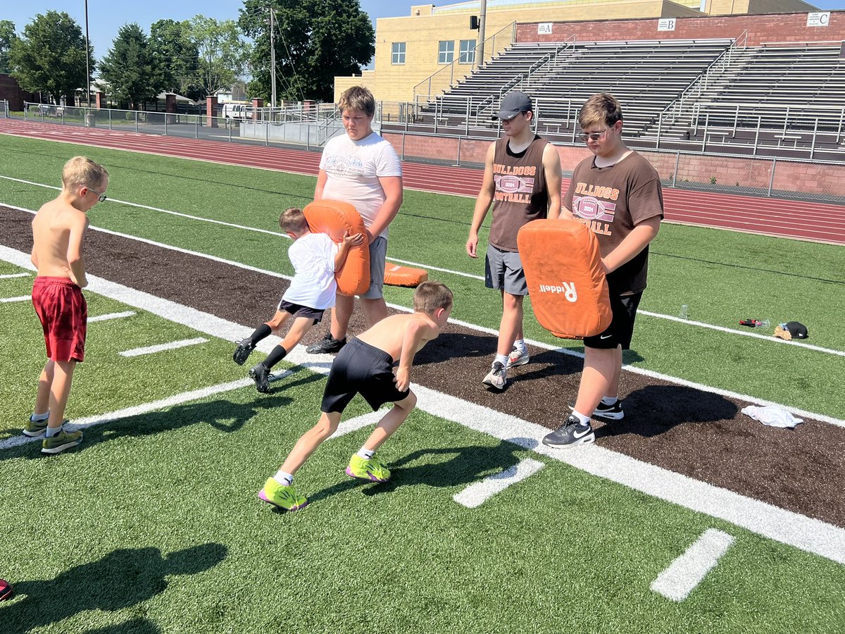 EP_BulldogFB's tweet photo. We had a first day at our EP Youth Bulldog Camp! Weโll see everybody today at 10 for Day 2!
#ReloadingNotRebuilding #BulldogFootball #EastPalestine #Bulldogs #BulldogNation #Camp #Future #BigDogs https://t.co/4739jfmfHY