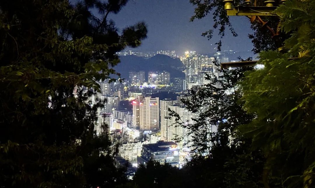 InZunyi's tweet image. 🚵Escape to #Zunyi's Fenghuang Mountain National Forest Park!

Hike or bike through peaceful winding trails, perfect for urban nature lovers and adventure seekers alike. #VisitZunyi