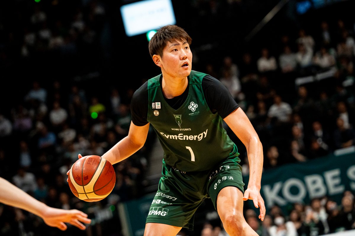 STORKS_OFFICIAL's tweet photo. ◤お知らせ◢
いつも神戸ストークスを応援いただきあり��とうございます。
このたび、神戸ストークス所属の中西良太選手が、2024-25シーズンをもって現役を引退することとなりましたので、お知らせいたします。

なお、現役引退に伴うセレモニーは現在準備中です。詳細は決まり次第、改めてご案内いたします。
また、中西選手は2025年7月よ���、神戸ストークスの社会連携グループ「神戸ストークス クラブ エバンジェリスト」として、クラブに新たな役割として加わることとなりました。

現役生活を支えてくださったブースターの皆さま、関係者の皆さまへの感謝とともに、第二のキャリアを歩み始める中西良太へ、引き続き温かいご声援を賜りますようお願い申し上げます。

▼中西選手コメントおよび詳細はこちら
https://t.co/T2M3gXuE9N

#神戸ストークス #中西良太 #Bリーグ #バスケットボール
