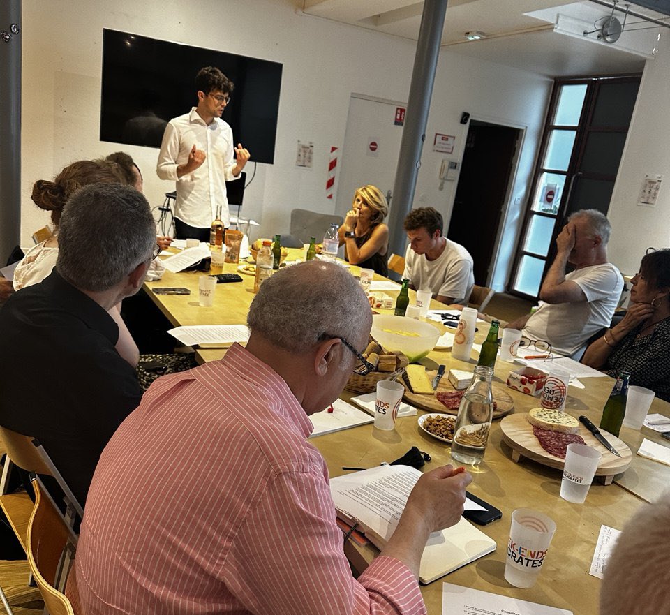 💭💡Échanges et réflexions en ateliers sur l’écriture du projet des démocrates parisiens avec @MaudGatel. 

👉 Objectif : penser un Paris pour tous, une capitale dans laquelle chacun se retrouve et notamment les familles, les personnes âgées et ceux qui la font vivre.