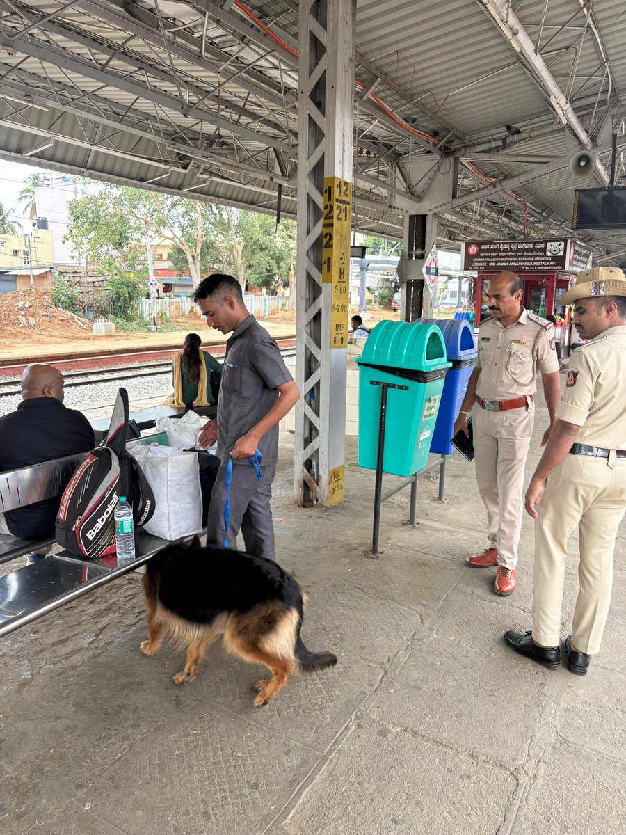 Kengeribcpksp/ಕೆಂಗೇರಿ ಪೊಲೀಸ್ ಠಾಣೆ (@kengeribcpksp) on Twitter photo ' *ಅಂತಾರಾಷ್ಟ್ರೀಯ ಮಾದಕವಸ್ತು ವಿರೋಧಿ ದಿನ'* ದ ಪ್ರಯುಕ್ತ *ನಗರ ಸಶಸ್ತ್ರ ಮೀಸಲು ಪಡೆ , (ದಕ್ಷಿಣ*) ದ *ಶ್ವಾನದಳ(ಮಾದಕ ದ್ರವ್ಯ ತಪಾಸಣಾ)* ಸಹಯೋಗದೊಂದಿಗೆ ಠಾಣಾ ಸರಹದ್ದಿನ ರೈಲು ನಿಲ್ದಾಣ, ಬಸ್ ನಿಲ್ದಾಣ, ನೈಸ್ ರಸ್ತೆ ಜಂಕ್ಷನ್ ಮತ್ತು ಇತರೆ ಸೂಕ್ಷ್ಮ ಪ್ರದೇಶಗಳಲ್ಲಿ ಮಾದಕ ವಸ್ತು ತಪಾಸಣಾ ಕ್ರಮ ಕೈಗೊಳ್ಳಲಾಯಿತು. <a href="/AcpKengeri/">ACP Kengeri Sub Division | ಎಸಿಪಿ ಕೆಂಗೇರಿ ಉಪ-ವಿಭಾಗ</a> ' *ಅಂತಾರಾಷ್ಟ್ರೀಯ ಮಾದಕವಸ್ತು ವಿರೋಧಿ ದಿನ'* ದ ಪ್ರಯುಕ್ತ *ನಗರ ಸಶಸ್ತ್ರ ಮೀಸಲು ಪಡೆ , (ದಕ್ಷಿಣ*) ದ *ಶ್ವಾನದಳ(ಮಾದಕ ದ್ರವ್ಯ ತಪಾಸಣಾ)* ಸಹಯೋಗದೊಂದಿಗೆ ಠಾಣಾ ಸರಹದ್ದಿನ ರೈಲು ನಿಲ್ದಾಣ, ಬಸ್ ನಿಲ್ದಾಣ, ನೈಸ್ ರಸ್ತೆ ಜಂಕ್ಷನ್ ಮತ್ತು ಇತರೆ ಸೂಕ್ಷ್ಮ ಪ್ರದೇಶಗಳಲ್ಲಿ ಮಾದಕ ವಸ್ತು ತಪಾಸಣಾ ಕ್ರಮ ಕೈಗೊಳ್ಳಲಾಯಿತು. <a href="/AcpKengeri/">ACP Kengeri Sub Division | ಎಸಿಪಿ ಕೆಂಗೇರಿ ಉಪ-ವಿಭಾಗ</a>