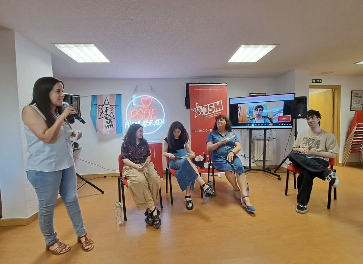 🏳️‍🌈 Ayer por la tarde <a href="/JSFuenlabrada/">Juventudes Socialistas de Fuenlabrada/♥️</a> celebró en nuestra Casa del Pueblo el Orgullo Interseccional

Un espacio de memoria y reivindicación, con el objetivo de dar visibilidad a las mujeres y otras identidades dentro del colectivo LGTBI+.💜✊🏼
#OrgulloFuenlabrada🏳️‍🌈#DiversidadVisible