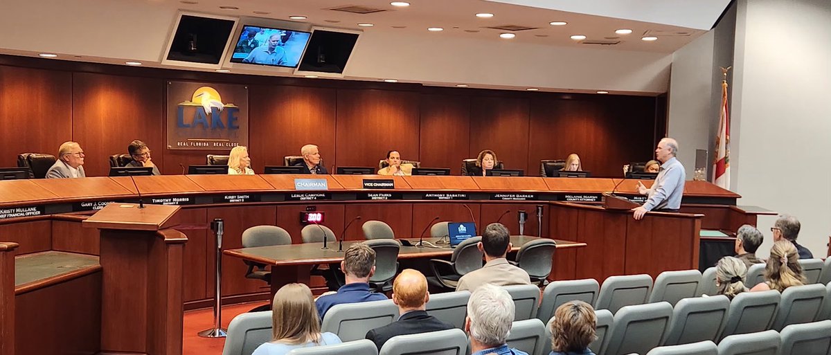 SodFatherFL's tweet image. Appreciate Commissioner @WiltonSimpson meeting members of our community at the Lake County Commission Workshop on Agricultural Landuse. Proud of all the work we did this year to support farmers and royal communities. Florida Ag is in great hands with Wilton Simpson!