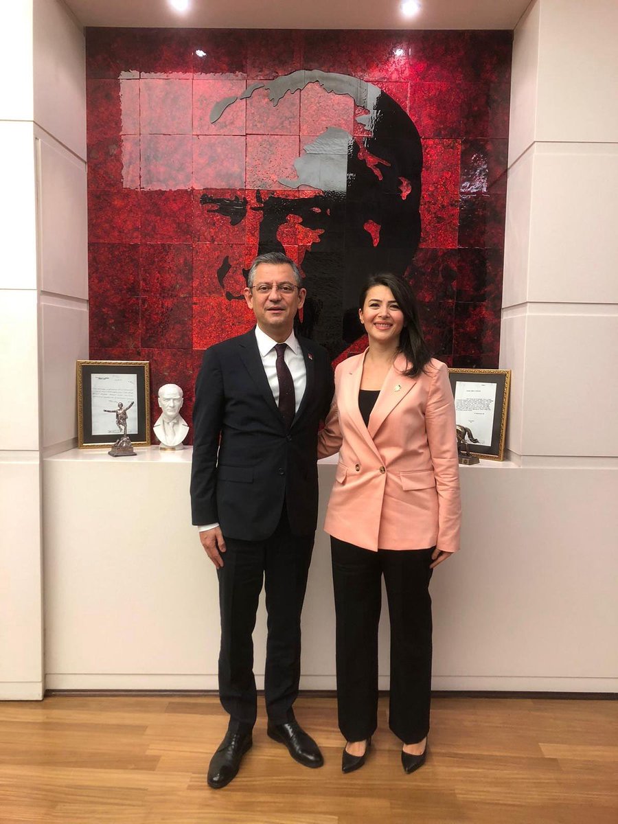 Hatice Selli Dursun on X: "Cumhuriyet Halk Partisi, Genel Başkanımız Sayın Özgür Özel'in liderliğinde kararlılıkla iktidar yolunda ilerliyor. Bu yoldan da ne döneriz, ne de geri adım atarız! Kaybettiği toplumsal desteği ve