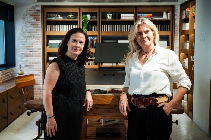 Una #interiorista con mirada literaria. Cosentino Design Stories@Up Diagonal by Isabel Martínez-Cosentino Today@Cosentino es un espacio que destaca la importancia de los profesionales que visitan diariamente el showroom Cosentino City Barcelona. bit.ly/44fIIFe