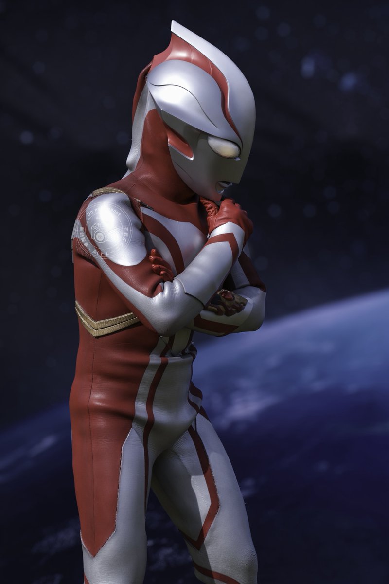 考えるおめびシリーズ（？）
4枚目のちょっと前のめりになってむむむってしてるのすごく好き😂🩷

#ウルトラマンメビウス