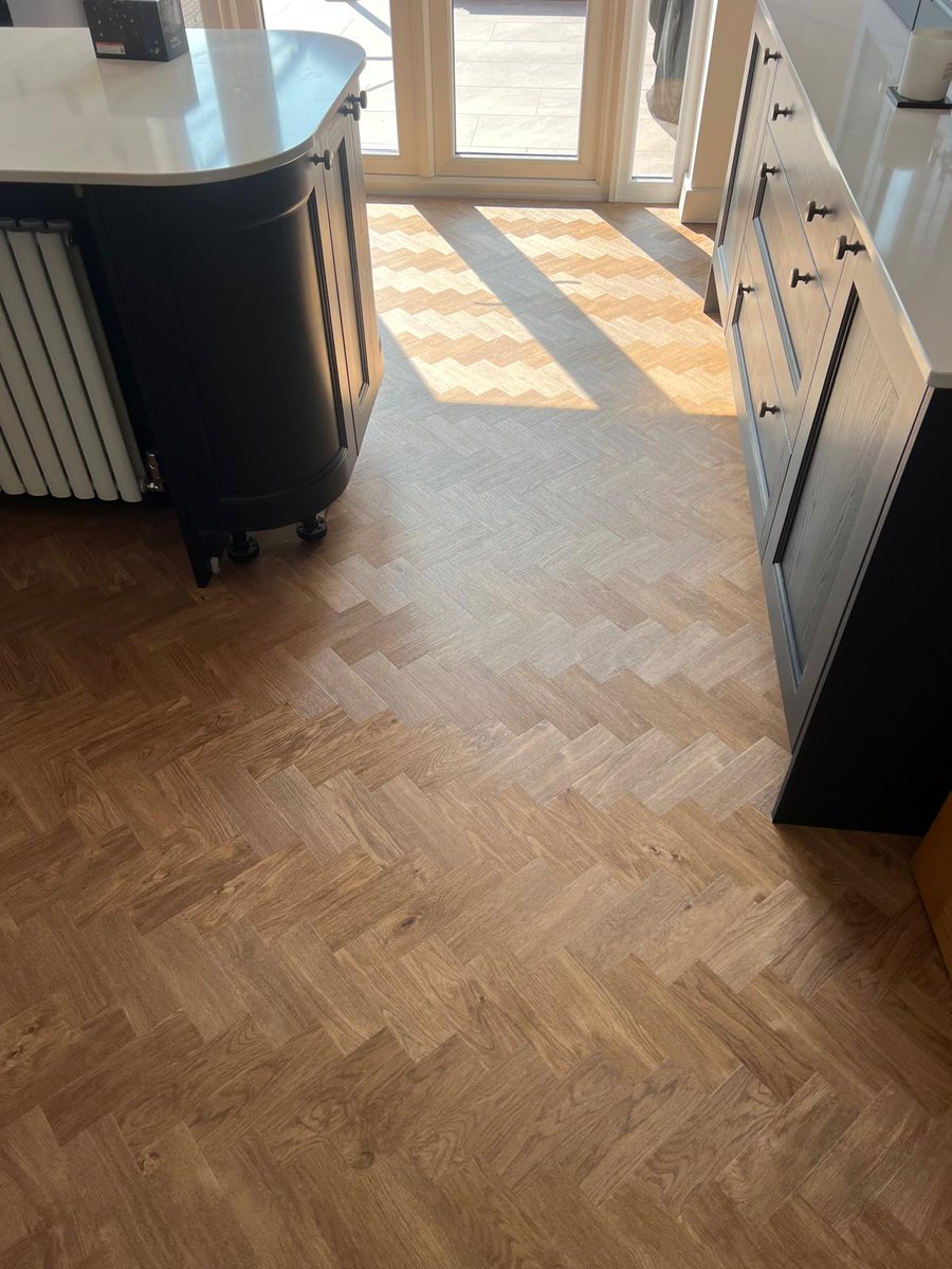 We recently completed this installation with a herringbone design using the Harmony range from #LXHausys the overall visual impact was impressive and a very happy client
#Lvt #flooring #parquet