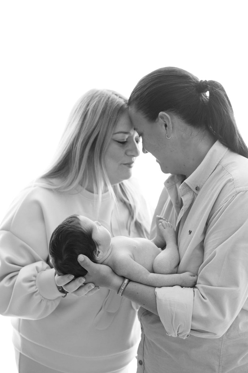 🏳️‍🌈 En el Día Internacional del Orgullo LGBTIQ+ celebramos todas los modelos de familia. Hoy lo hacemos con Ana y Luz María que confiaron en @ginemed_ Huelva para cumplir su sueño de ser mamás.

Porque formar una familia es solo cuestión de amor.🌈

#DíaDelOrgullo #Ginemed