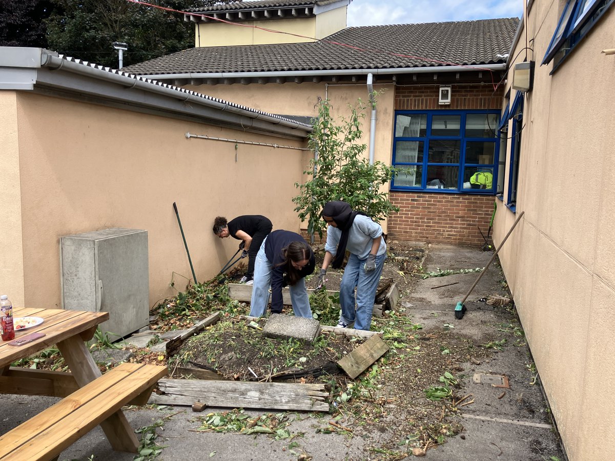 CLF Institute (@clf_institute) on Twitter photo Thank you to our volunteers from <a href="/CLFPost16/">CLF Post 16</a> for helping us create our new Institute garden
#CLF #CLFinstitute Thank you to our volunteers from <a href="/CLFPost16/">CLF Post 16</a> for helping us create our new Institute garden
#CLF #CLFinstitute
