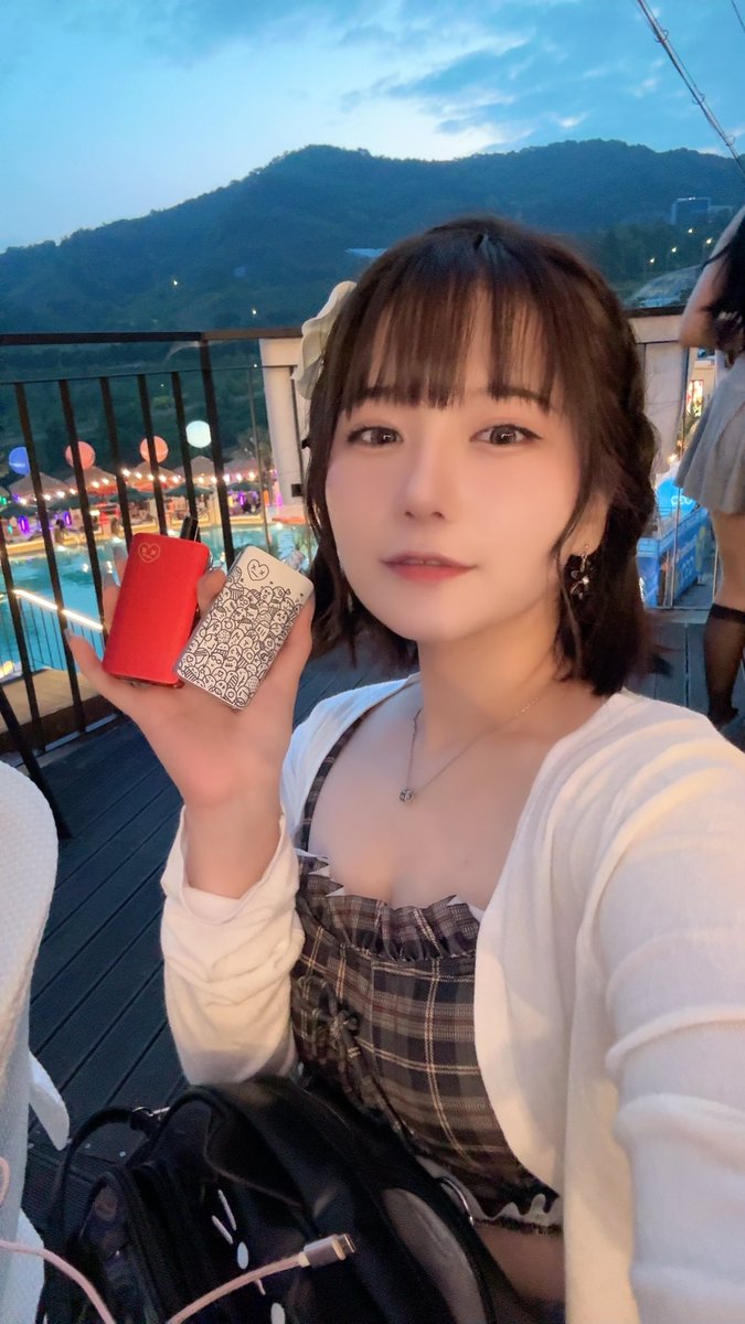 YUDI_zzing's tweet photo. 풀파티 즐겁당...💕
プ-ルパ-ティ楽しい...💕

with.@ninimoca0710 

#오지구 #OG9 #전자담배  #shishya #poker #delaer #풀파티 https://t.co/6f6MBj5A0O