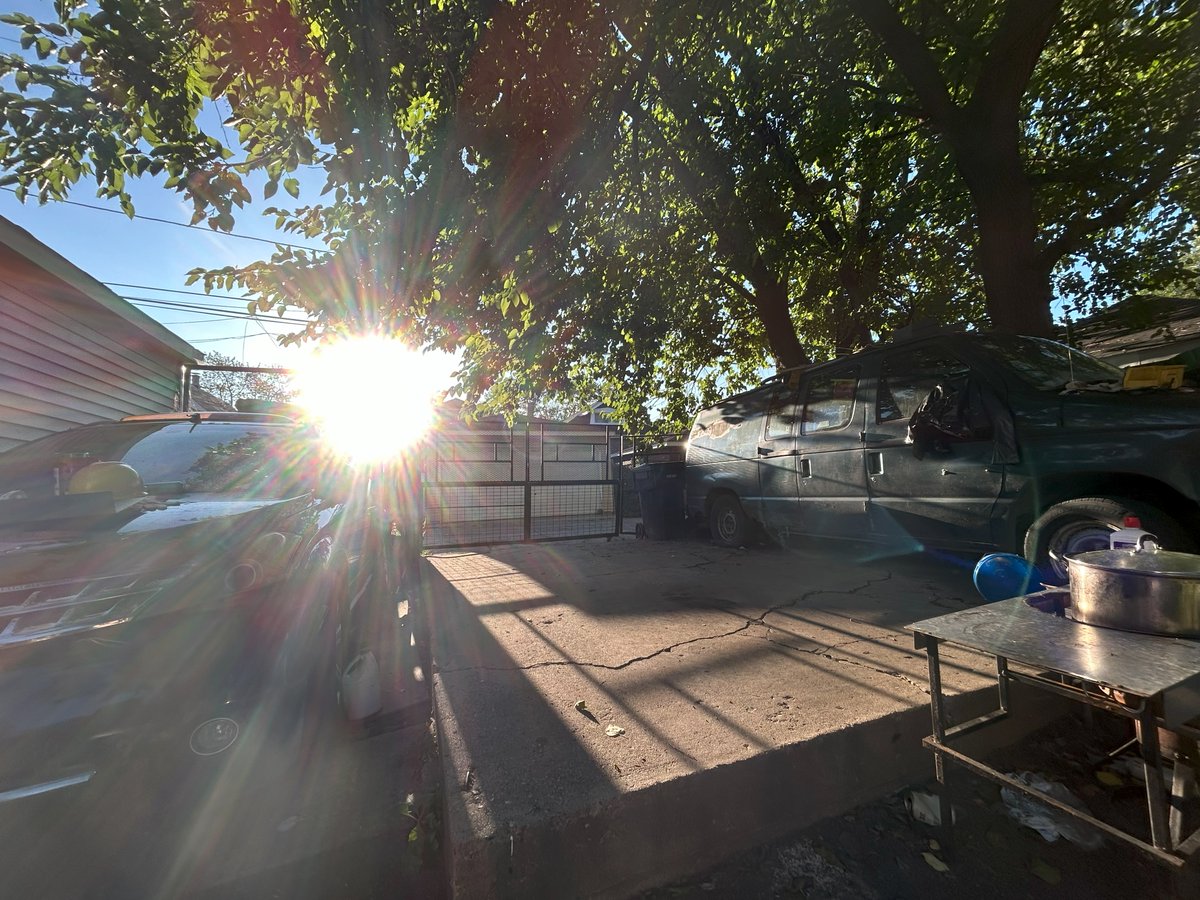 Je vous met une page de mon site où j'ai posté mes photos de mon voyage à Chicago en 2023, je les avait jamais posté publiquement je crois, donc les voici: chicago.squiidape.com