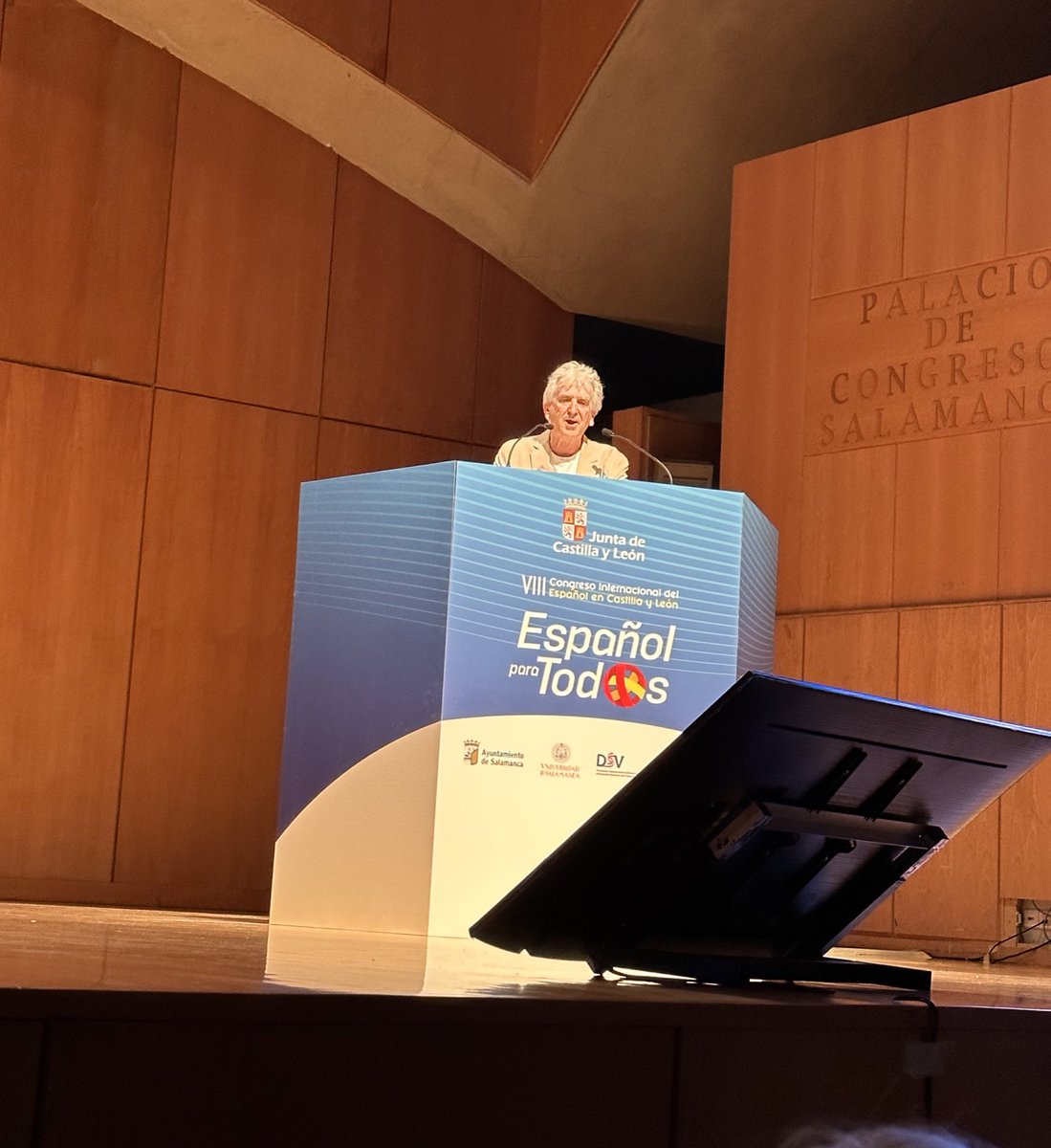 Arranca el VIII congreso internacional del español en Castilla y León con la conferencia inaugural “Todo lo que tiene nombre existe” de Juan Luis Arsuaga #españolparatodos