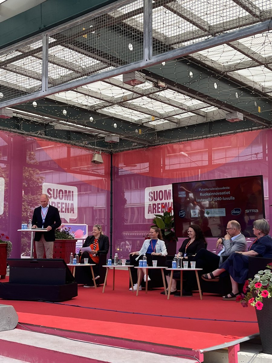 Jukka Ihanus (@jukka_ihanus) on Twitter photo Keskustelun vetää yhteen <a href="/MikkoKakela/">Mikko Käkelä</a> - Suomen on kaupallistettava innovaatiot nopeammin. T&K lisäksi tarvitaan myös innovaatioiden edistämisestä. Uutta ei synny ilman osaajia. Vahvempi yhteistyö korkeakoulujen ja yritysten kanssa avain kasvuun. Sääntelyn on oltava kannustavaa Keskustelun vetää yhteen <a href="/MikkoKakela/">Mikko Käkelä</a> - Suomen on kaupallistettava innovaatiot nopeammin. T&K lisäksi tarvitaan myös innovaatioiden edistämisestä. Uutta ei synny ilman osaajia. Vahvempi yhteistyö korkeakoulujen ja yritysten kanssa avain kasvuun. Sääntelyn on oltava kannustavaa