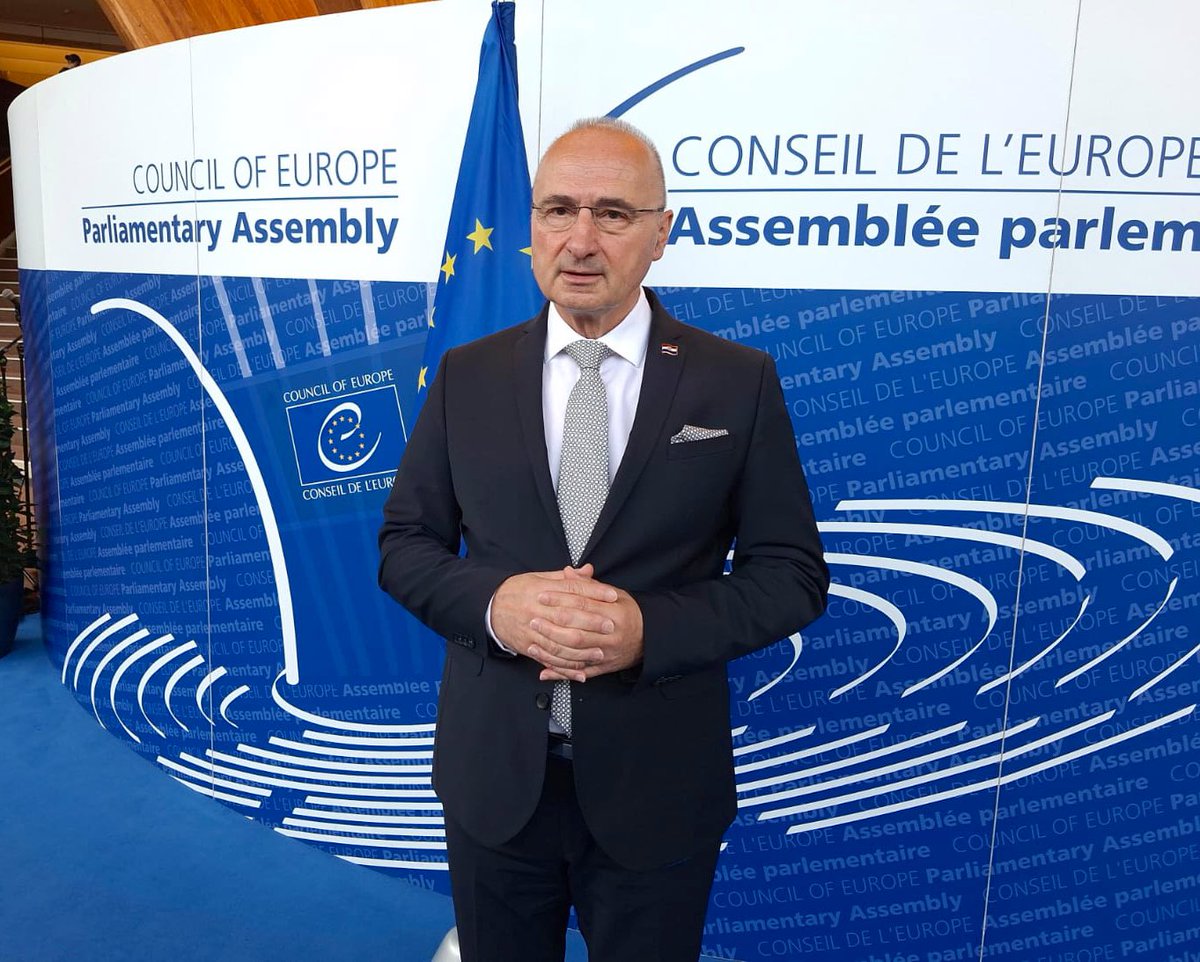 Ministar <a href="/grlicradman/">Gordan Grlić Radman</a> u Strasbourgu pozdravio je odluku Velikog vijeća <a href="/ECHR_CEDH/">ECHR CEDH</a> kojom je poništena presuda u predmetu "Kovačević protiv BiH".

Sud je odbio žalbu g. Kovačevića o tvrdnji kako je žrtva diskriminacije te je zloupotrijebio pravo na podnošenje takvog zahtjeva.