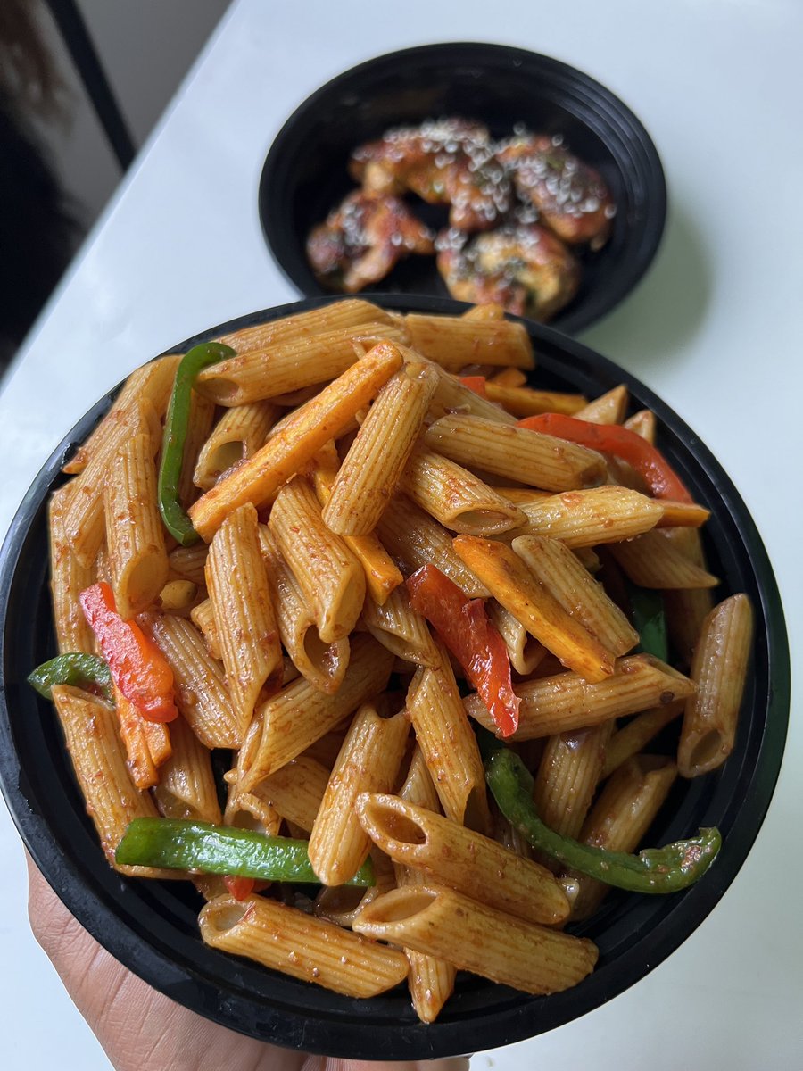 mealsbyjuliet's tweet image. Penne pasta served with sweet chilli chicken breast.
Minimum order : 2 packs
πLagos