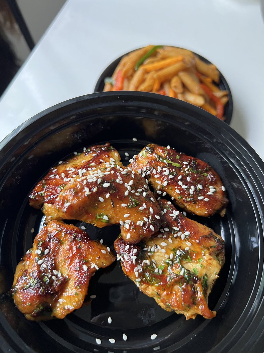mealsbyjuliet's tweet image. Penne pasta served with sweet chilli chicken breast.
Minimum order : 2 packs
πLagos