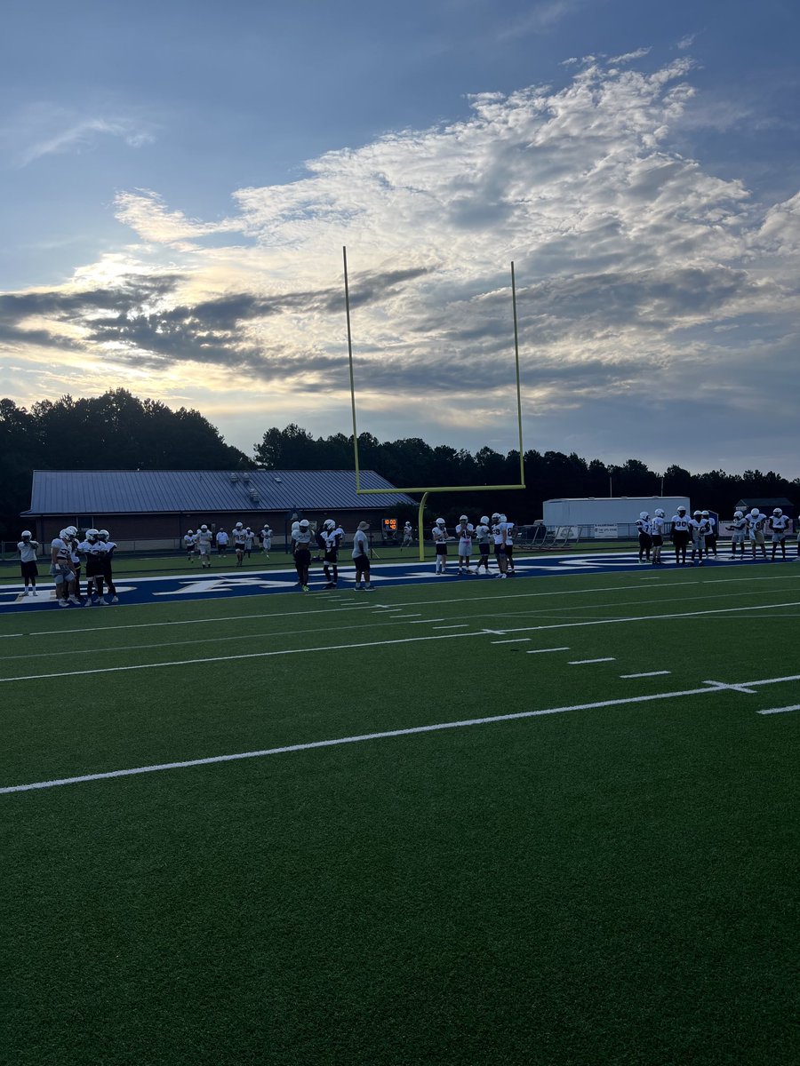 CoachKenyon's tweet image. Padded Camp at ⁦@ApalacheeFB⁩  
What a beautiful morning!