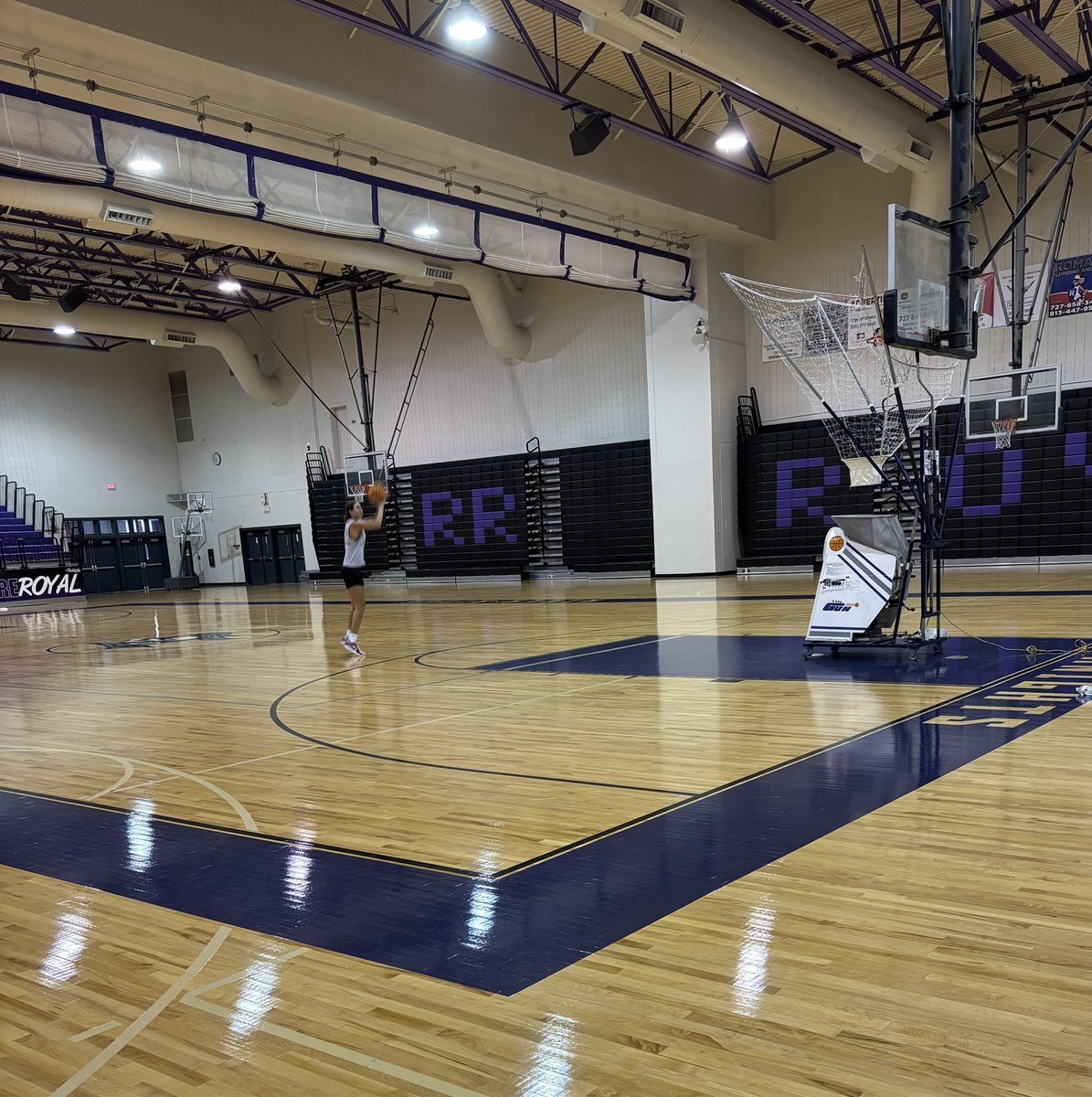 RealCoach_D's tweet image. Success doesn’t happen by accident. The work ethic and self discipline of this kid is part of why she earned a D1 scholarship.  6:30am shooting session to start her day. She’s been nonstop on her grind. No doubt @lee_lauren10 is going to do big things in Jersey!