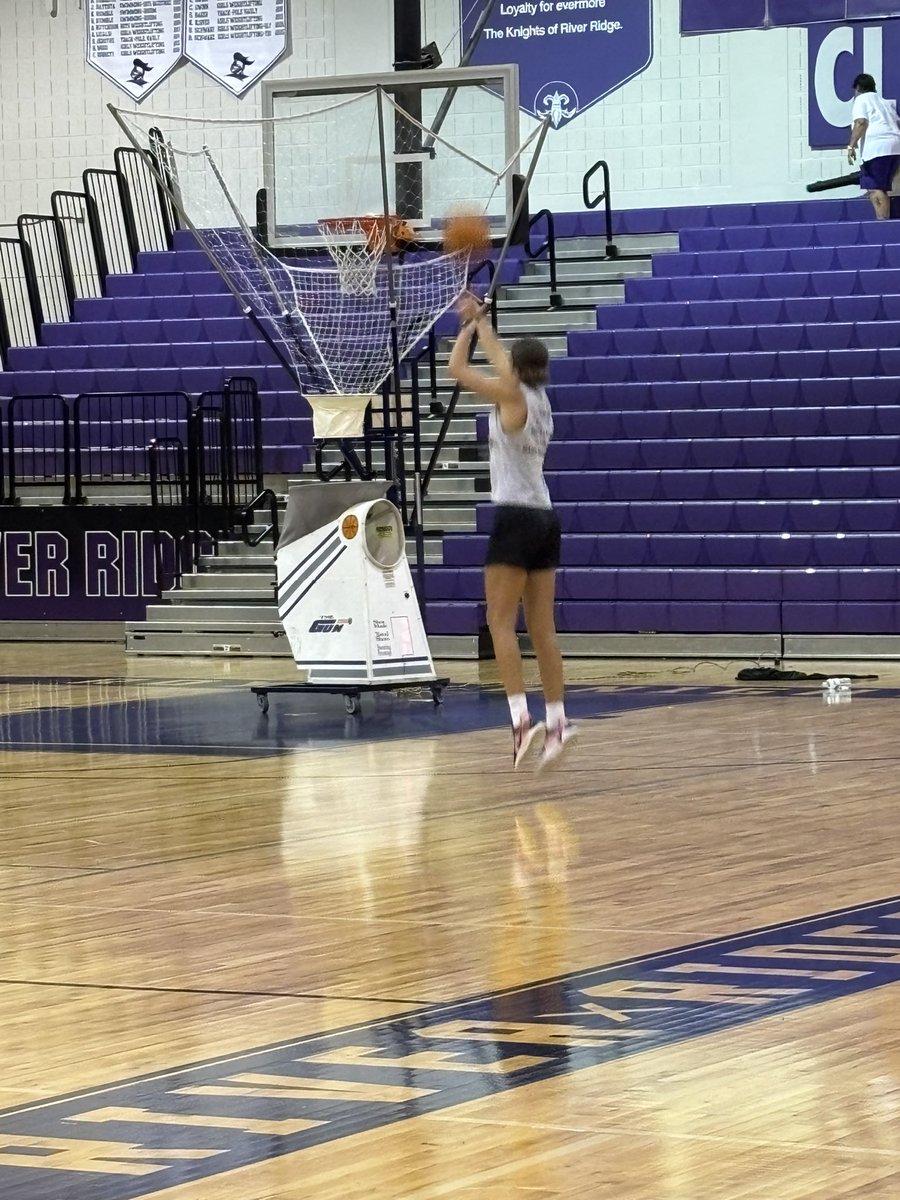 RealCoach_D's tweet image. Success doesn’t happen by accident. The work ethic and self discipline of this kid is part of why she earned a D1 scholarship.  6:30am shooting session to start her day. She’s been nonstop on her grind. No doubt @lee_lauren10 is going to do big things in Jersey!
