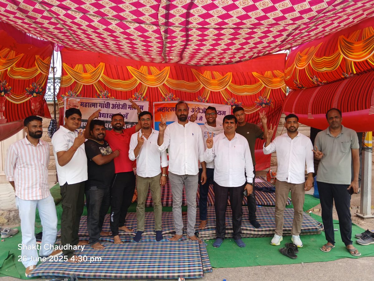 Ramniwas Gat (@gatramniwas) on Twitter photo #Mggs संघर्ष में सम्पूर्ण राजस्थान में विशेष भूमिका निभाने वाले, निदेशालय के सामने चले धरने में लगातार धूप, छाँव,बारिश में 8 दिनों तक डटने वाले योद्धा <a href="/SKT_Chaudhary/">Shakti chaudhary Jaipur</a> जी और धरने में अगुवाई करने वाले, सबका हौसला बढ़ाने वाले प्रदेशाध्यक्ष रेसला <a href="/PRESIDENTBKN2/">GIRDHARI GODARA प्रदेशाध्यक्ष रेसला</a> जी का आभार और धन्यवाद! #Mggs संघर्ष में सम्पूर्ण राजस्थान में विशेष भूमिका निभाने वाले, निदेशालय के सामने चले धरने में लगातार धूप, छाँव,बारिश में 8 दिनों तक डटने वाले योद्धा <a href="/SKT_Chaudhary/">Shakti chaudhary Jaipur</a> जी और धरने में अगुवाई करने वाले, सबका हौसला बढ़ाने वाले प्रदेशाध्यक्ष रेसला <a href="/PRESIDENTBKN2/">GIRDHARI GODARA प्रदेशाध्यक्ष रेसला</a> जी का आभार और धन्यवाद!