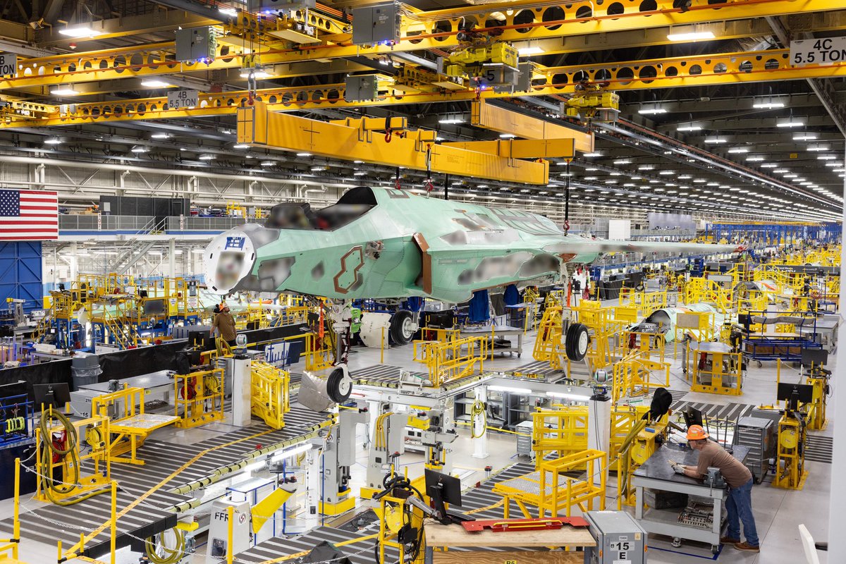 FinnishAirForce's tweet image. Here is Finland's first F-35A multi-role fighter, aircraft JF-501, on Lockheed Martin's production line in Fort Worth. In total, the first three 🇫🇮 F-35 fighters are in final assembly.
📷 @LockheedMartin / Chris Hanoch
#ilmavoimat #F35Programme #F35 #JF501 @thef35
