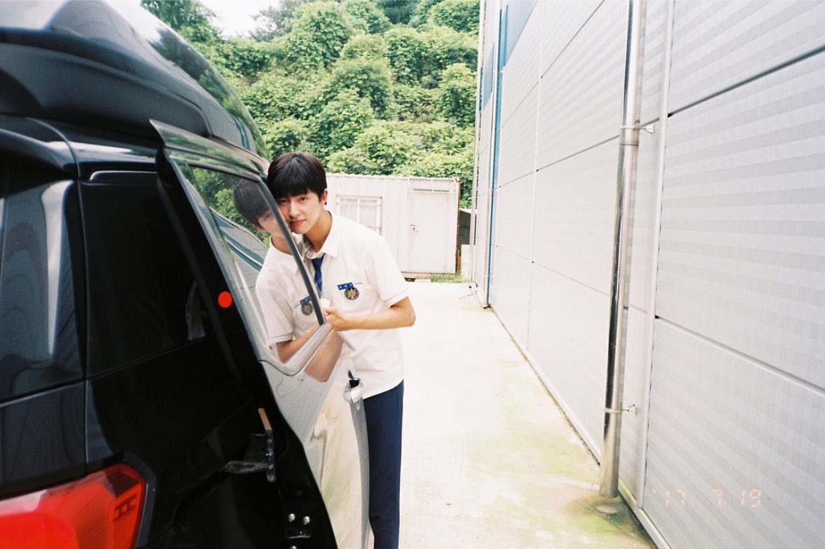 지지.. tweet media