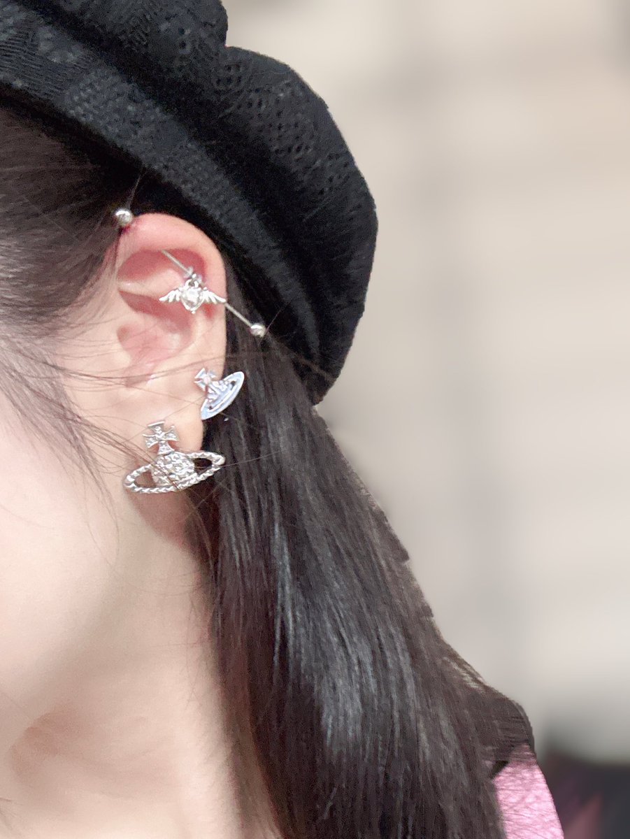 インダスのファーストピアスやっととれてかわちいの今日からつけてみた🫶🏻