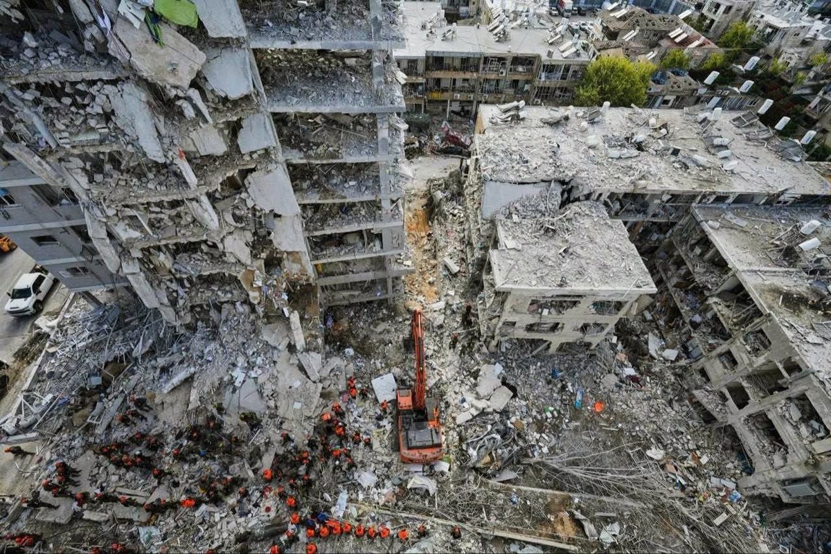 В Тель-Авиве и других городах Израиля началась расчистка завалов, после поражения в войне с Ираном

Судя по масштабам разрушений, это займет ни один месяц 

Отлично, сионистский режим Нетаньяху сходил "сменил режим" в Иране