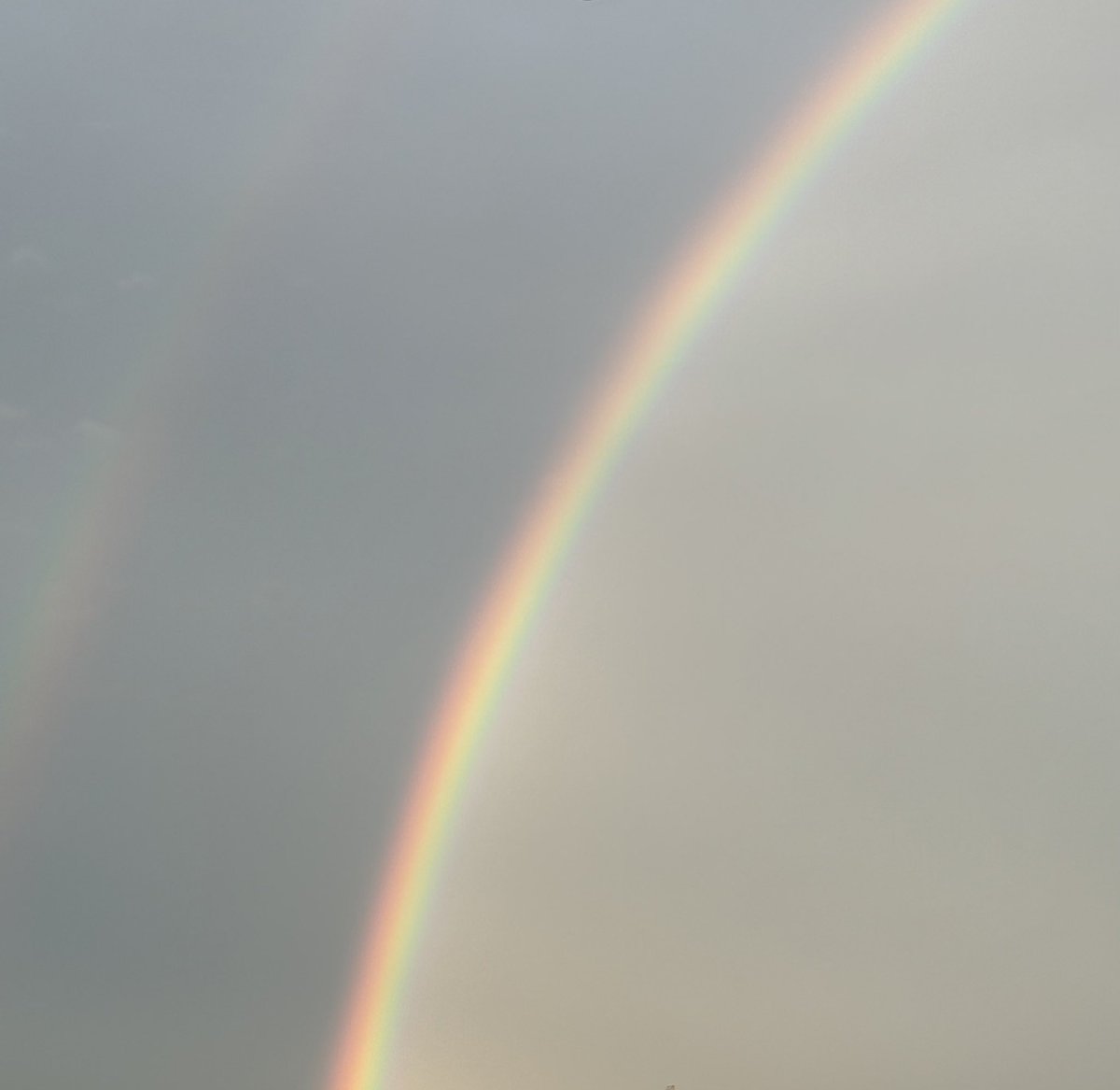 dankichi0007's tweet photo. 夕方外出た時ダブルレインボー見たよ🌈なんか良いことあるかな⁉️🫣 https://t.co/DDsukB3DXx