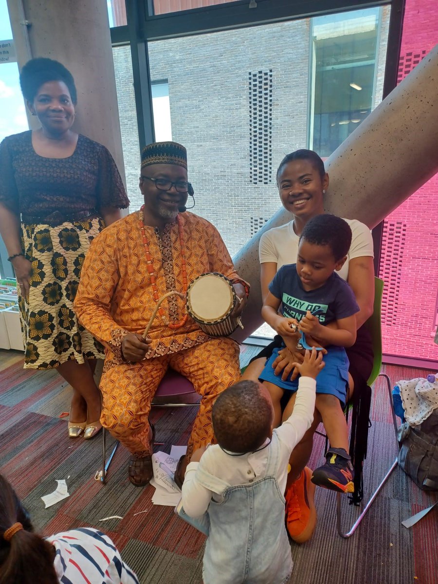 SouthwarkLibs's tweet image. Yoruba and English storytelling and singalong during the Festival of Words. Families had lots of fun with Edward and Rosemary at Peckham Library.