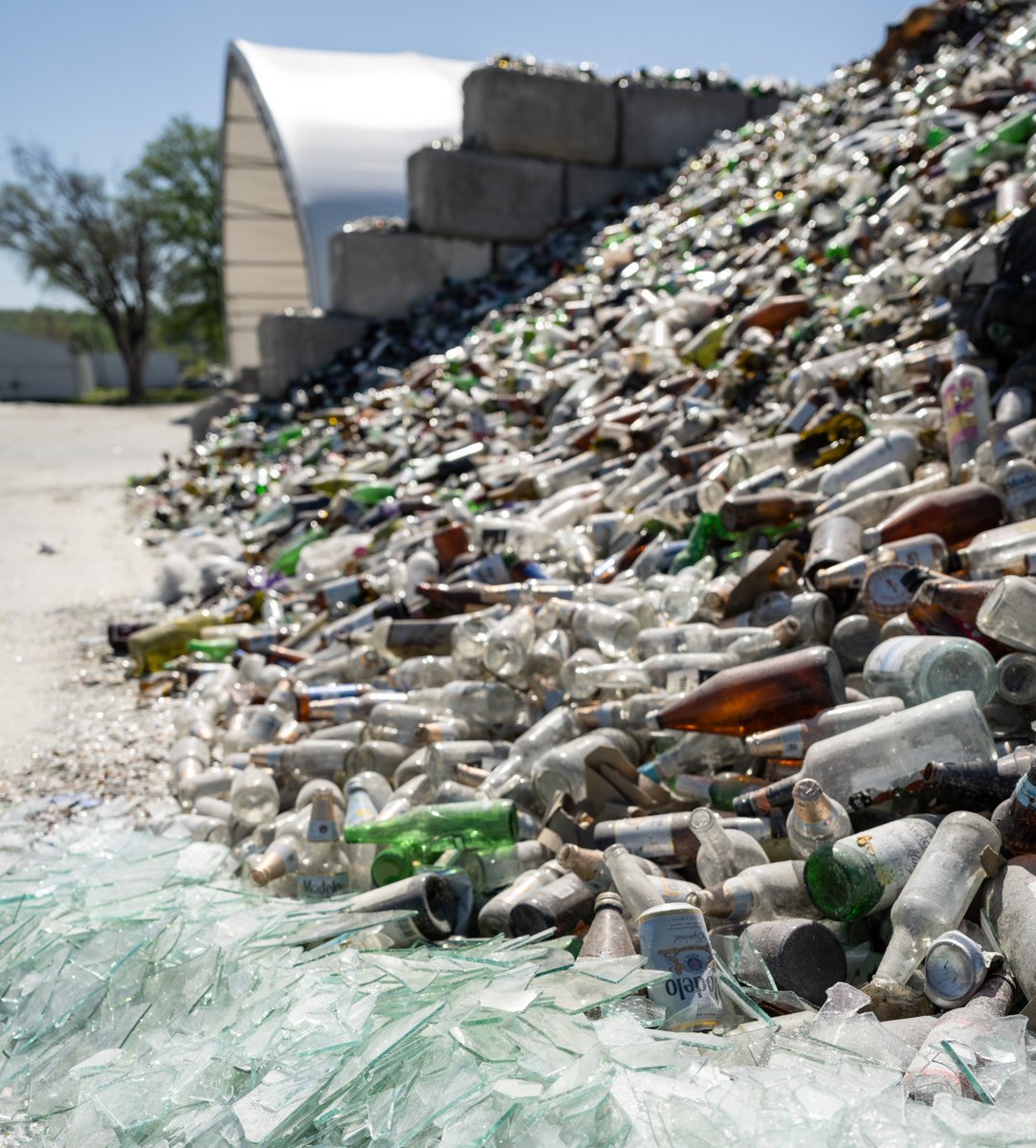 Did you know that recycling glass isn’t just good for the environment, but it’s also good for business? Let us explain how becoming a Bin Host can positively impact the planet AND your business. ♻️💜
⁠
🔍️ Click this link to learn more: rippleglass.com/embrace-green-…