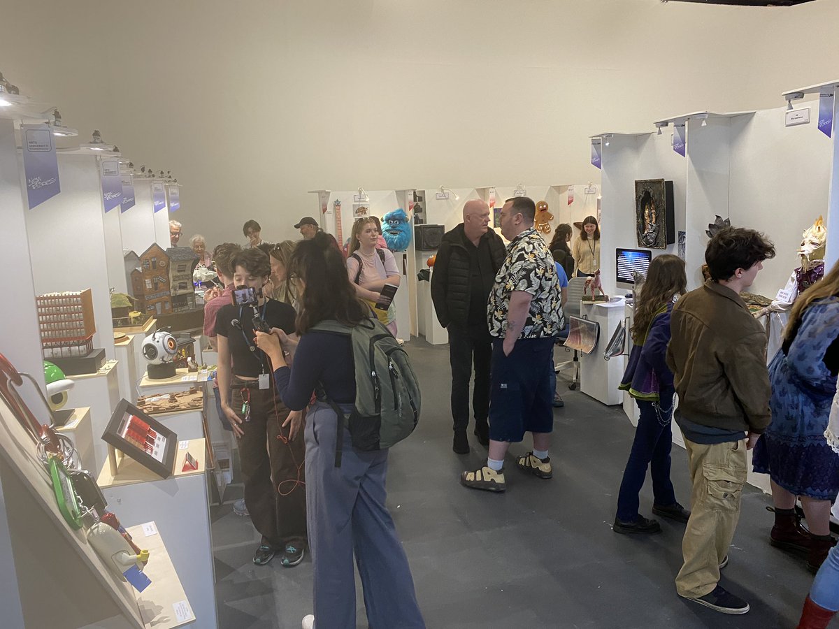 davidjohnlund's tweet image. A terrific morning at #newbladesshow so far! Lots of brilliant models from some brilliant graduating students!