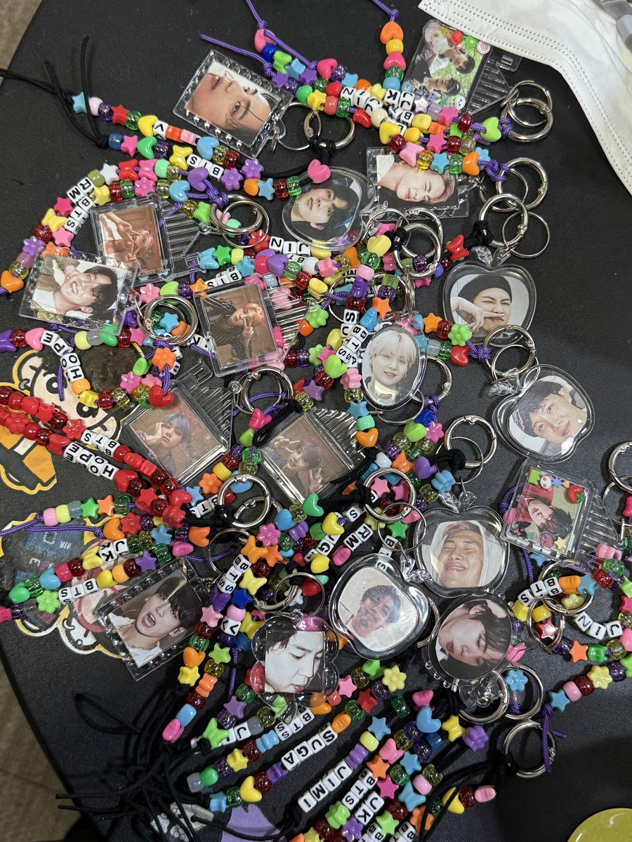 🍀 RUNSEOKJIN_EP.TOUR 나눔합니당
(달석콘 석진이 콘서트 나눔)
🍀시간 6월28일 토요일 4-6시정도(약45개 멤버 랜덤)
🍀장소 게이트 옆 화장실 쪽에서 나눔할께용!!!! 6인지지 안받아요 받아가실때 7방탄인거 표시해주세여!
🍀조건 지금게시물 rt+28일당일티켓