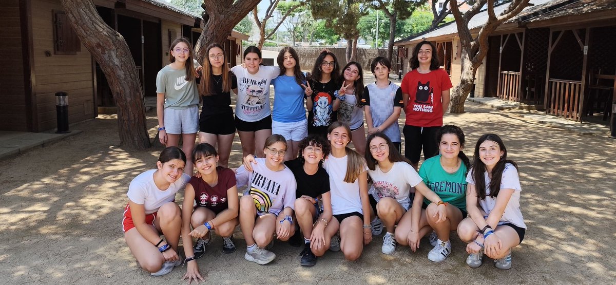 16 alumnos de 1º ESO disfrutamos de 5 días de inmersión lingüística en Santa Susanna (Barcelona). 
Piscina, playa, montar a caballo, kayak, discoteca, etc. Y todo ello practicando inglés con monitores irlandeses. 
¡Lo volveremos a organizarlo el próximo curso!