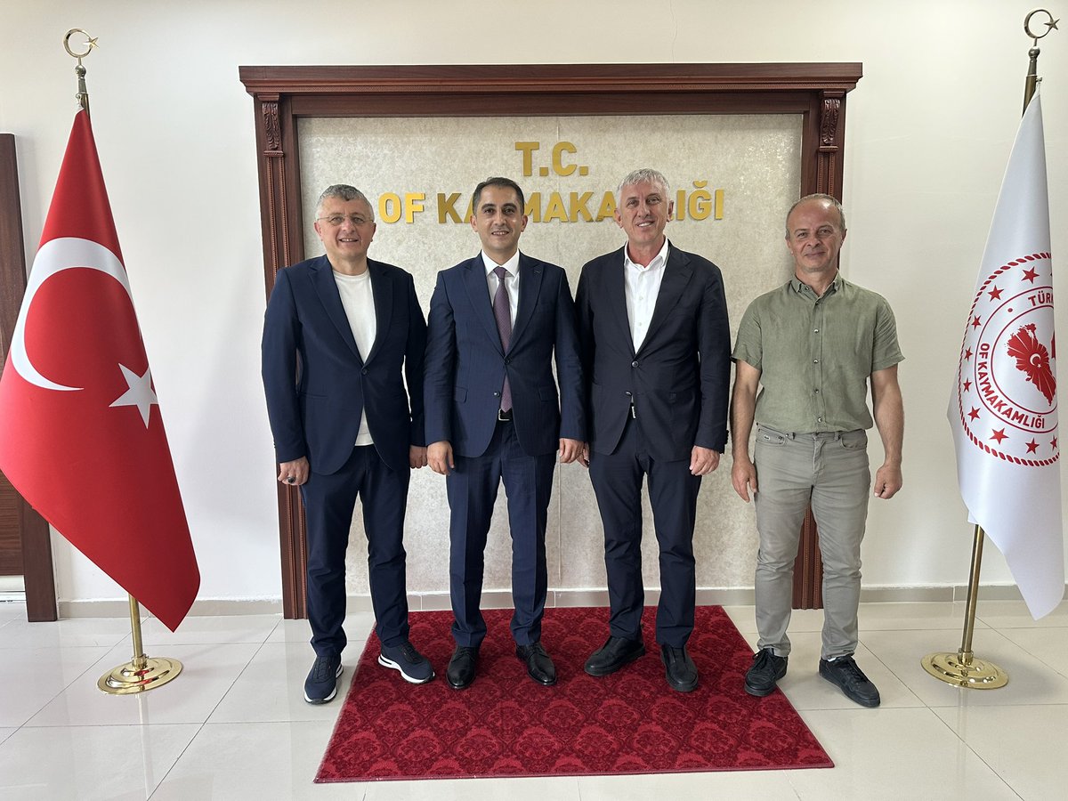 Salim Salih Sarıalioğlu 🇹🇷 (@bbsarialioglu) on Twitter photo Bugün göreve başlayan Of Kaymakamımız Sayın <a href="/Esref_Akca/">Eşref Akça</a> ’ya hayırlı olsun ziyaretinde bulunduk.
Yeni görevinde kendisine başarılar diliyor, Rabbim’den hep birlikte şehrimize layıkıyla hizmet etmeyi nasip etmesini temenni ediyorum. Bugün göreve başlayan Of Kaymakamımız Sayın <a href="/Esref_Akca/">Eşref Akça</a> ’ya hayırlı olsun ziyaretinde bulunduk.
Yeni görevinde kendisine başarılar diliyor, Rabbim’den hep birlikte şehrimize layıkıyla hizmet etmeyi nasip etmesini temenni ediyorum.