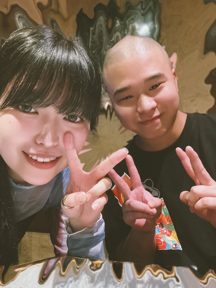 はーい！
木曜日ロフバーオープンです！

ぐにゃぐにゃフィルター使ったらりくくんの頭が伸びちゃった〜
すまぬ〜笑笑

じめっとしてるけどマイケルジャクソンかけてるので湿気たぶん吹き飛びます

朝までぬいたんとりくくんが元気にお待ちしてます！