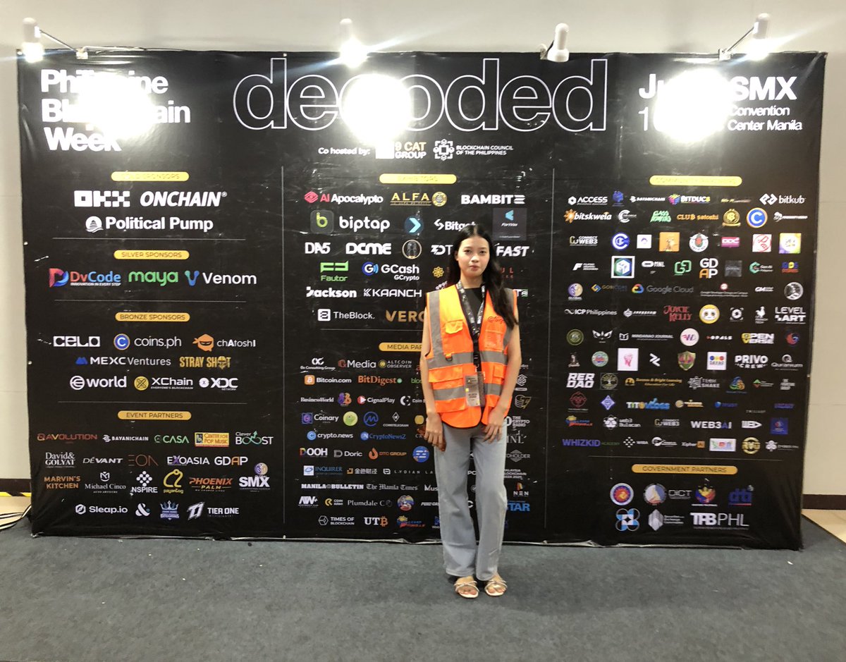 Signshines's tweet image. Orange Daily Pill 🧡

# 32 Attend a conference and share Sign.

Im so excited and nervous but I see @sign and give me strenght to continue discovering other knowledge ,
This is my first time attending this kind of conference event and meeting other people and sharing a sign 🦺🧡