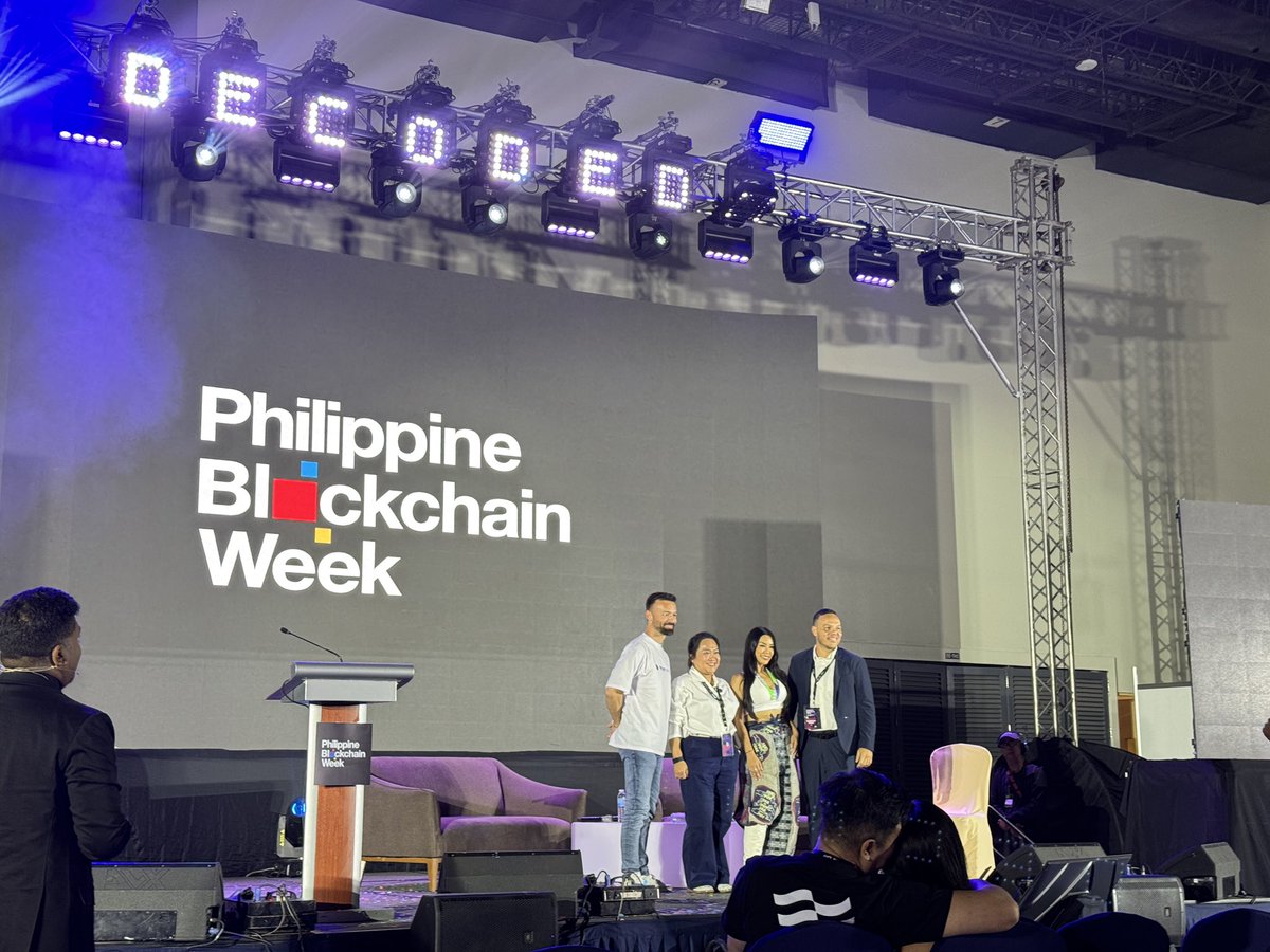 Signshines's tweet image. Orange Daily Pill 🧡

# 32 Attend a conference and share Sign.

Im so excited and nervous but I see @sign and give me strenght to continue discovering other knowledge ,
This is my first time attending this kind of conference event and meeting other people and sharing a sign 🦺🧡