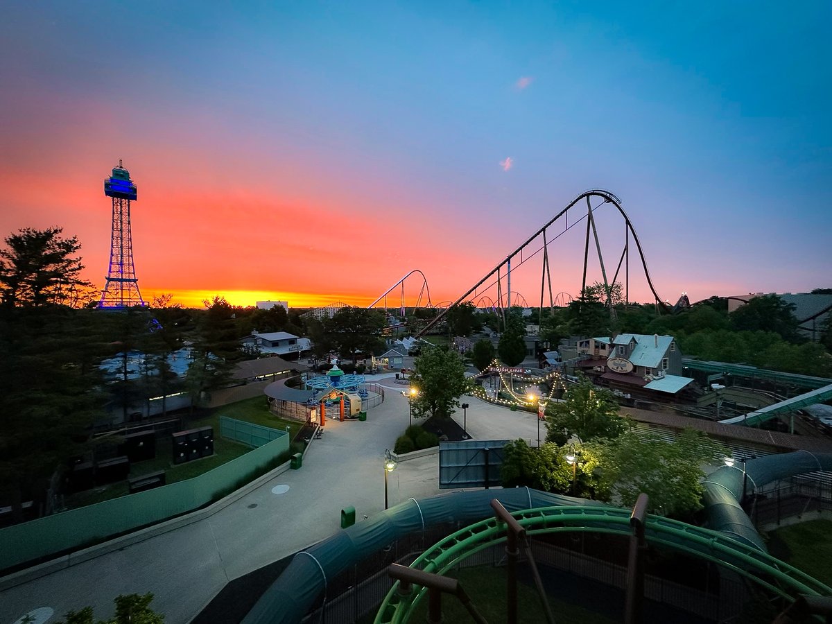 Sun's up over Camp Snoopy! 🌅 Soon, these paths will be filled with laughter and fun, but for now, it's just pure, vibrant beauty. Good morning, everyone!

📸: Mason Pfeiffer