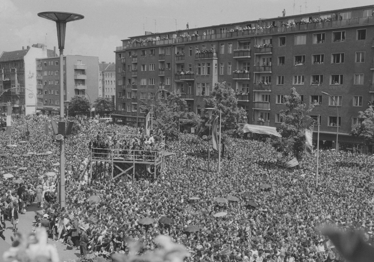 El Muro de Berlín - Exposición tweet media