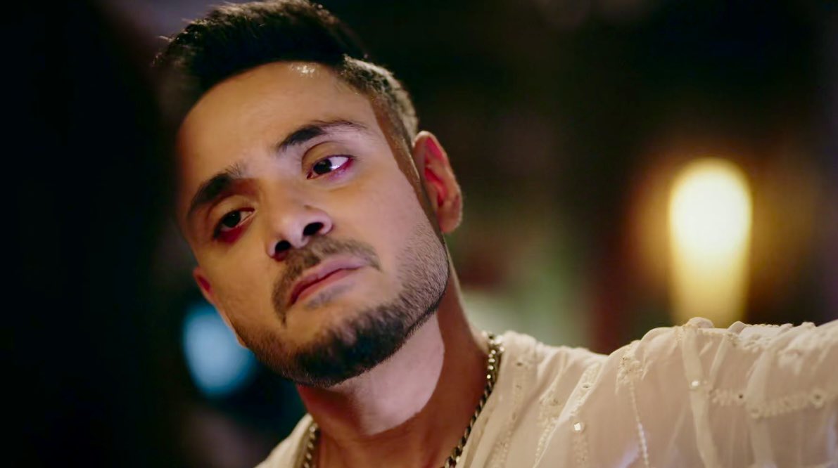 vibs_0987's tweet photo. Hoping for him to be back to his senses soon and be 💯sure that his Ms Mannat cant be a gold digger!! There is something more to it🔥
He has to have his faith back on her on permanent basis, not fluctuating like a pendulaum🤞
#Mannat #VikrantSaluja #AyeshaSingh #AdnanKhan #ManVik https://t.co/7ntsPDhBtn