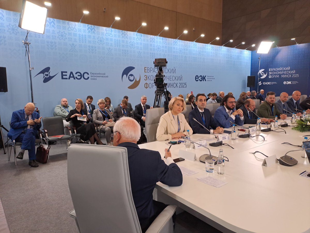 Marco IV Foro UEEA participan empresarios cubanos diálogo dedicado Cuba titulado "Posibilidades para desarrollo relaciones económicas entre UEEA y países América Latina Caribe, finalizar se firma acuerdo entre Camaras Comercio para constituir Comité Empresarial Cuba-Belarus