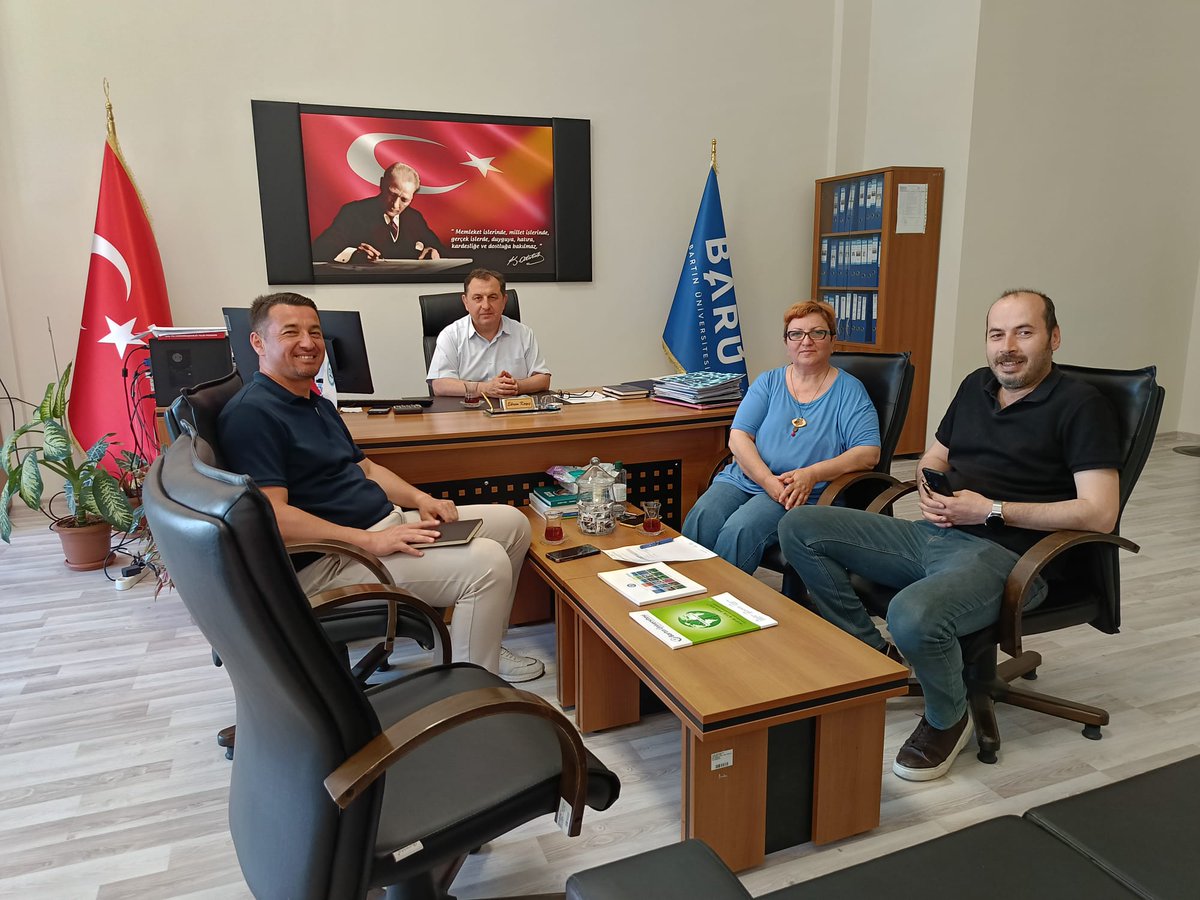 Daire Başkanımız Sn. Ekrem KAYIŞ Başkanlığında Şube Müdürlerimizle bir araya gelinerek 24-25 Haziran 2025 tarihlerinde gerçekleştirdiğimiz Mezuniyet Töreni ve BARÜFEST sonrası durum değerlendirme toplantısı yapıldı.
