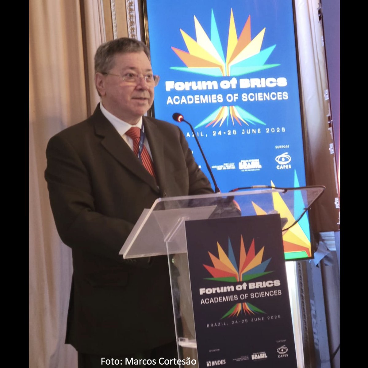 “BRICS: ciência em ação pelo futuro”
Com grande honra, representei, a Academia Brasileira de Ciências no encerramento do Fórum das Academias de Ciências dos BRICS, realizado no Rio de Janeiro. Foram dias intensos de diálogo e construção conjunta entre países que representam mais