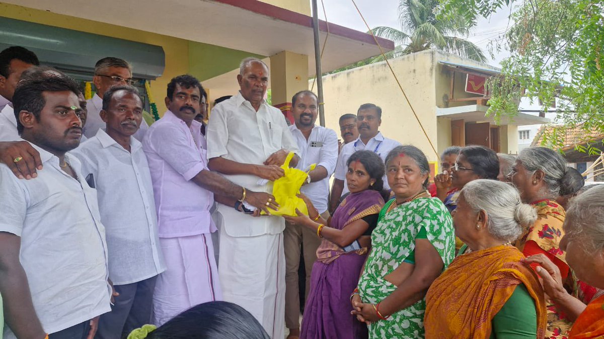 நெல்லை மாவட்டம், ஆ.சாத்தான்குளம் ஊராட்சிக்கு உட்பட்ட, கருப்புக்கட்டியில் புதிய கிளை நியாயவிலைக்  கடையினை திறந்து வைத்தேன்!