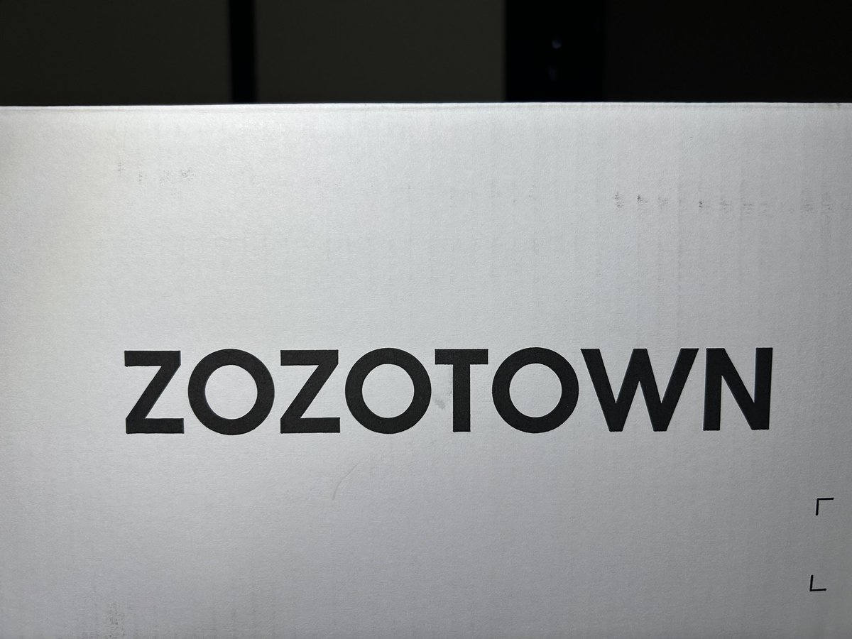 manato101213's tweet photo. ウーホス2個買ったら、白い箱きた😎

#ZOZOSALE箱CP https://t.co/I7RvUkccLK