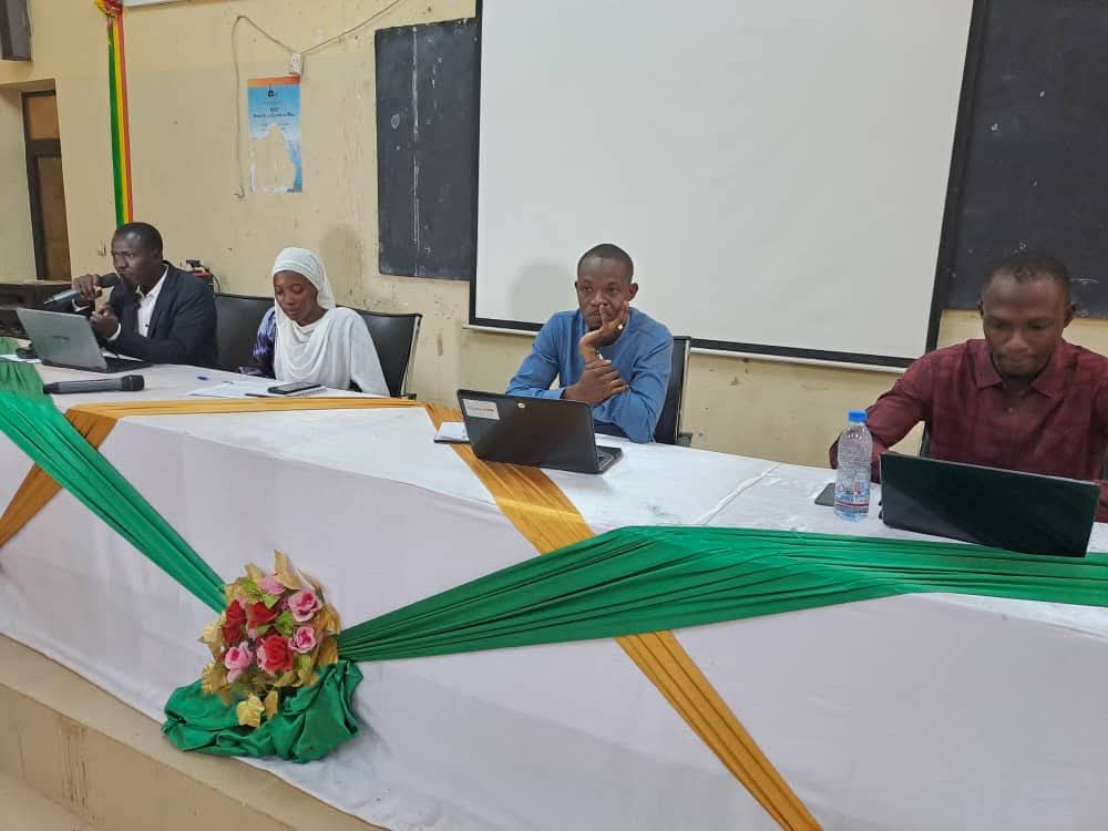 //PRÉDIRE 

Partage d’expérience entre alumni du #NIMD et étudiants ce 24 juin autour des études du programme #PREDIRE.
Au cœur des échanges : recherche, démocratie et engagement citoyen.
Une belle passerelle entre générations de chercheurs ✨
#Refondation 
#Recherche