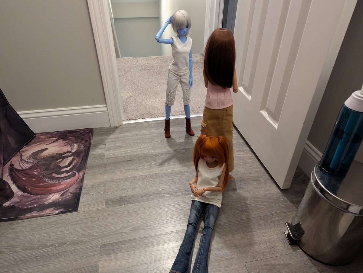 GhostKarin's tweet photo. "Ow...", "What just happened?", "Sorry. Transporter malfunction. And zombie interference." #SmartDollHaruka #SmartDollResolute #SmartDollSingularity #SmartDoll https://t.co/B6KFy9kUFX