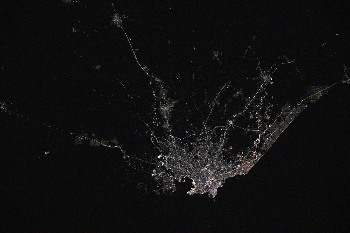 Dave MacLean 🇨🇦 (@daveatcogs) on Twitter photo Here is #Montevideo, one of the ~1.3 million inhabitants is <a href="/profesor_seldon/">Profesor_Seldon</a>! Original picture from ||+|| by NASA astronaut #NicholeAyers, on 20 May 2025. High-res (and more) available via pin on isspix.com/ISS073. Nikon Z9, 200 mm, 1/250 sec, ISO-25600, f/2, no flash(!) Here is #Montevideo, one of the ~1.3 million inhabitants is <a href="/profesor_seldon/">Profesor_Seldon</a>! Original picture from ||+|| by NASA astronaut #NicholeAyers, on 20 May 2025. High-res (and more) available via pin on isspix.com/ISS073. Nikon Z9, 200 mm, 1/250 sec, ISO-25600, f/2, no flash(!)